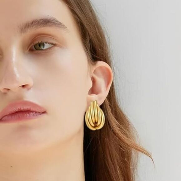 18K Gold Geometric Dangle Drop Earrings - Picture 3 of 7